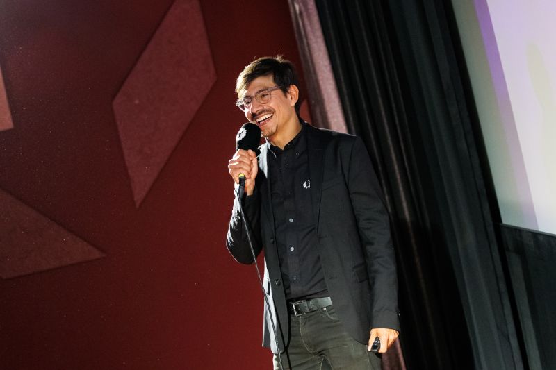 Ben Chimoy hosting the Fall Session on stage at Delphi LUX